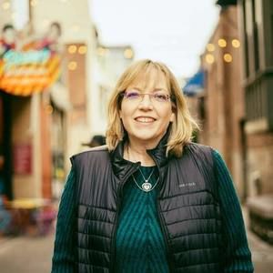 Meet your Posher, Vivian